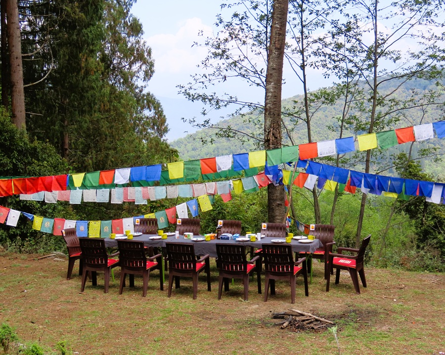 Picnic lunch set up, Bhutan © Gina Nichol 