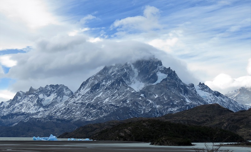 Lago Grey. Photo by Gina Nichol.